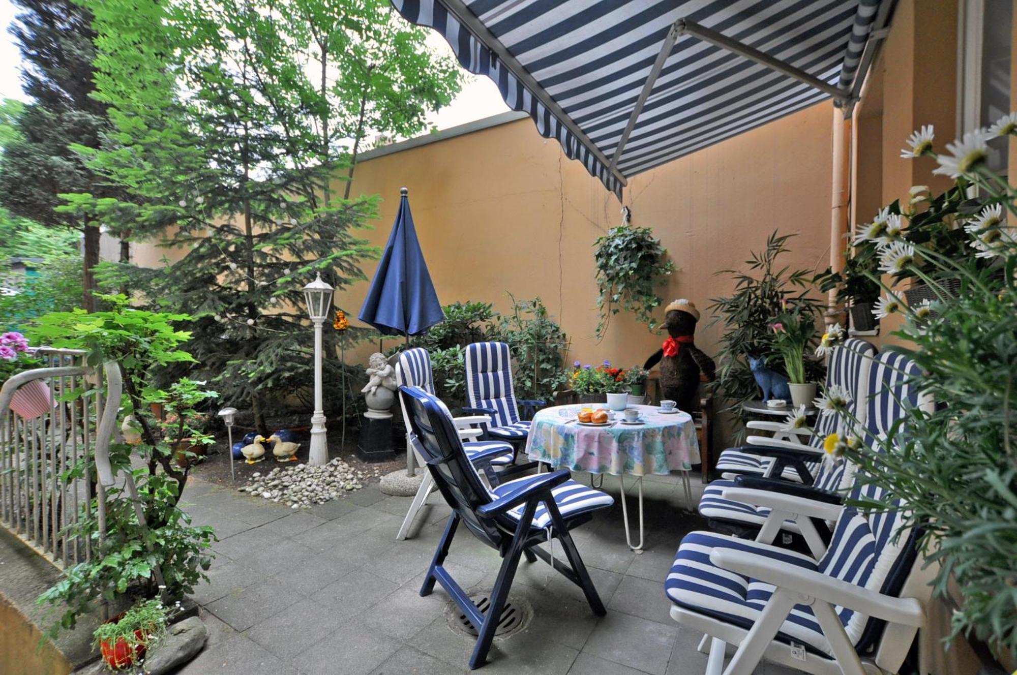Hotel Am Ehrenhof 2*